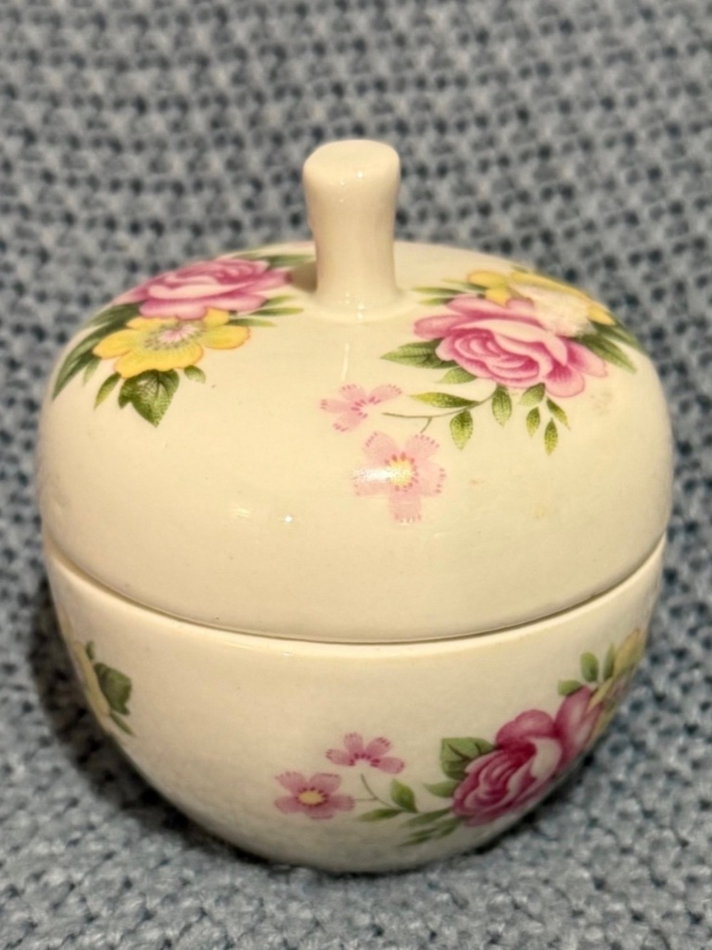 Ceramic flower apple trinket box